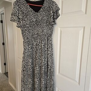 Black and White Flutter Sleeve V-Neck Maxi Sundress